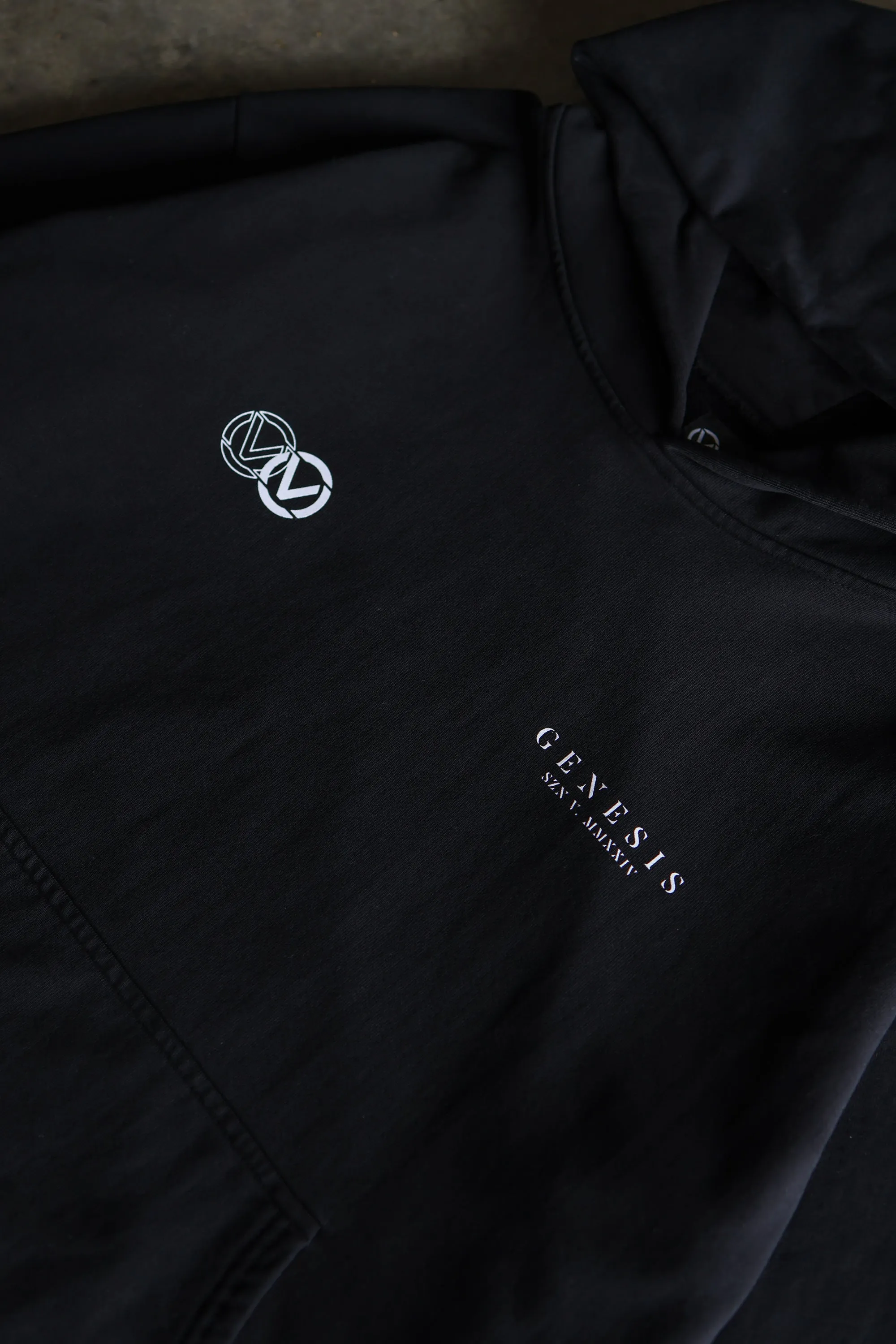 BORN TO WIN HOODIE - BLACK