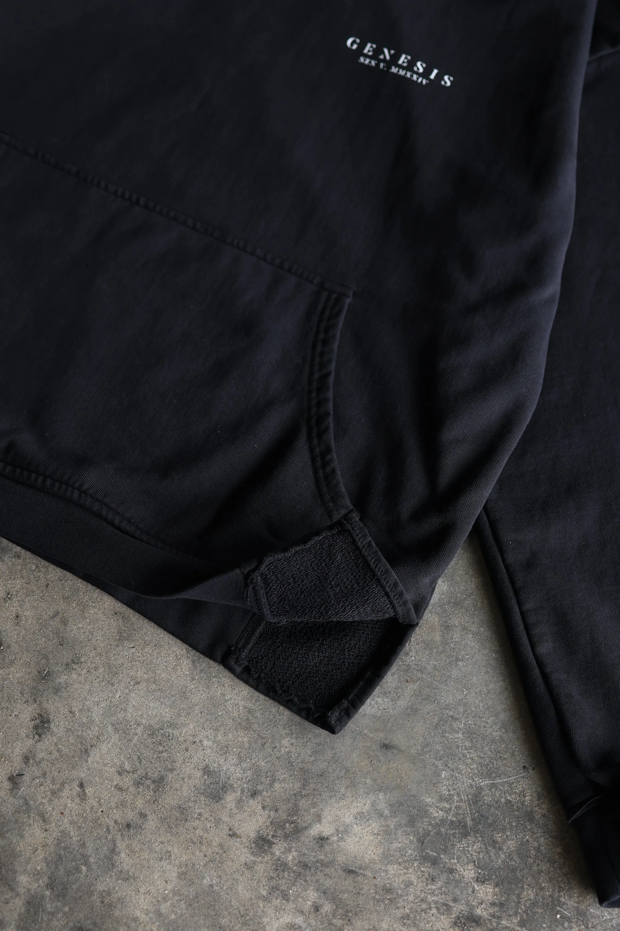 BORN TO WIN HOODIE - BLACK