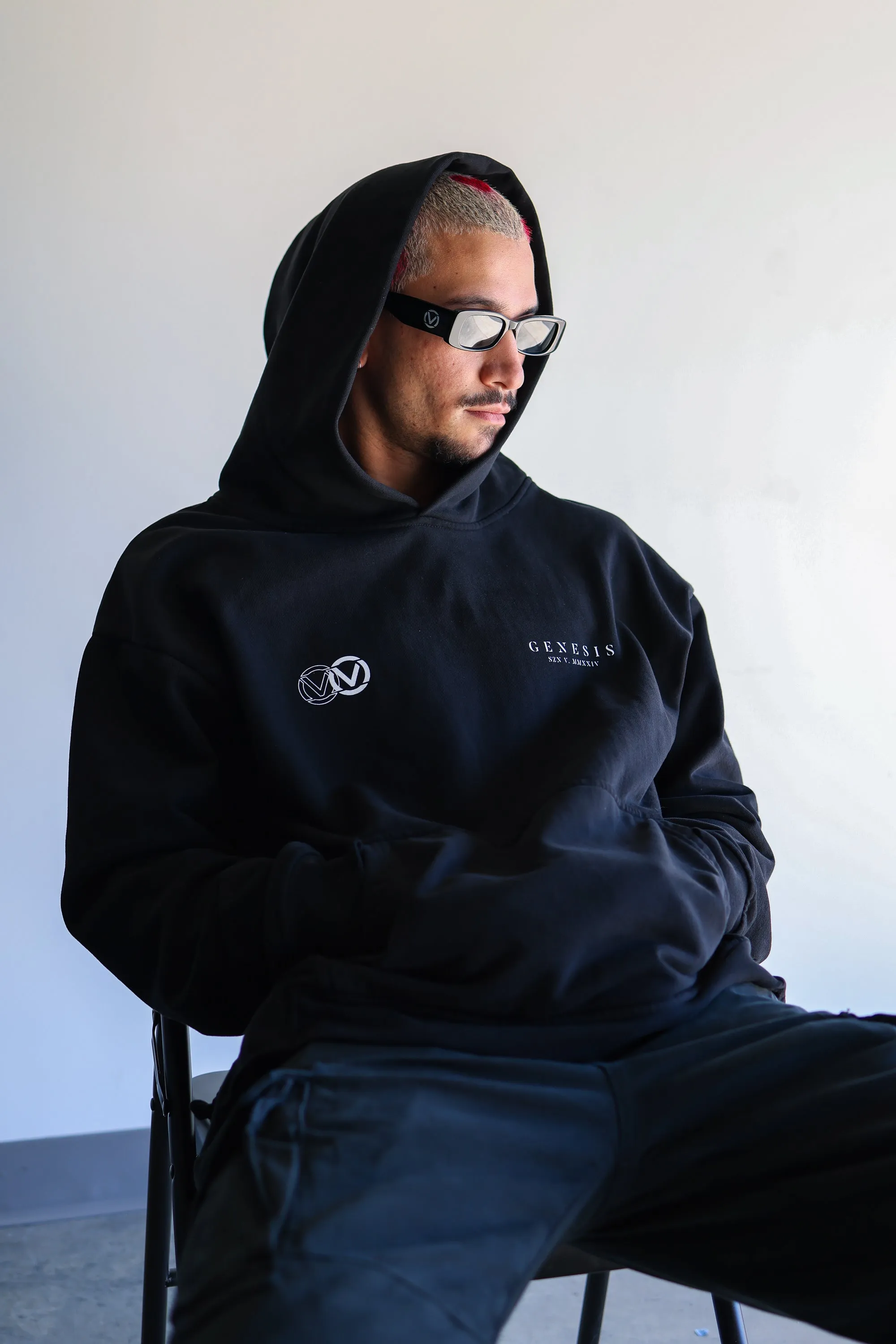 BORN TO WIN HOODIE - BLACK