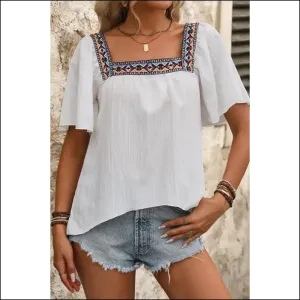 Chic White Geometric Blouse: Finally, a Top that Understands my Chaos 💀