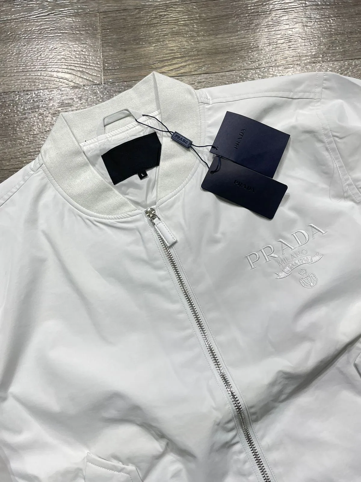 Elegant and Classic Zip Closure  Jacket