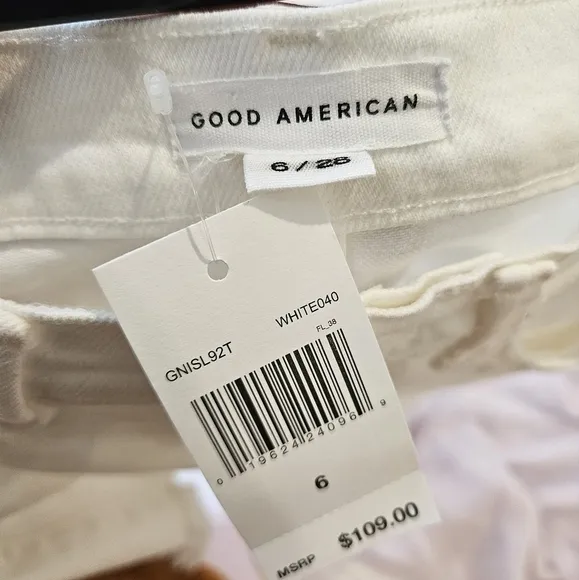 GOOD AMERICAN Good '90s Denim Shorts in white size 6