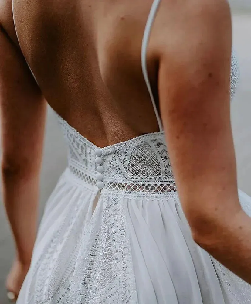 Lakshmigown Lace Chiffon A-Line Wedding Dresses Sweep Train Floor-Length V-Neck Spaghetti Straps