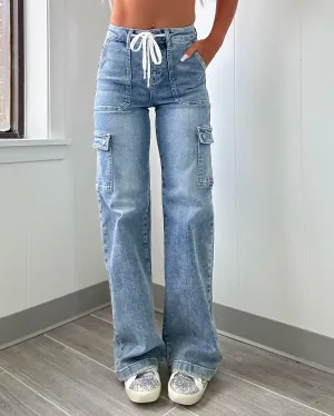 Lana High Rise Cargo Jeans - Medium Wash