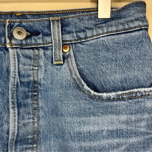 Levi’s Premium Denim Ribcage Buttonfly Shorts Size 27‎
