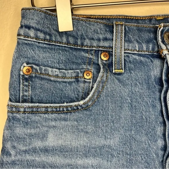Levi’s Premium Denim Ribcage Buttonfly Shorts Size 27‎