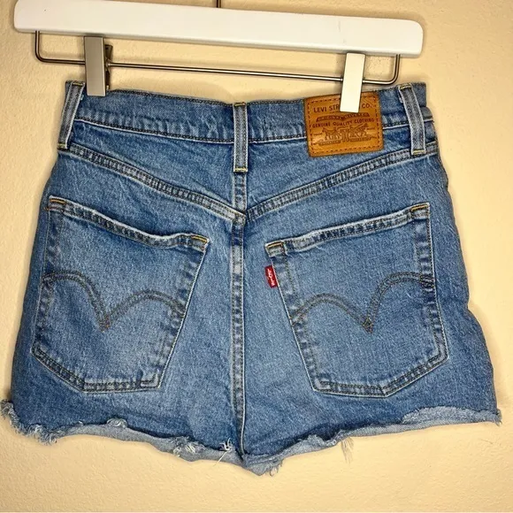Levi’s Premium Denim Ribcage Buttonfly Shorts Size 27‎