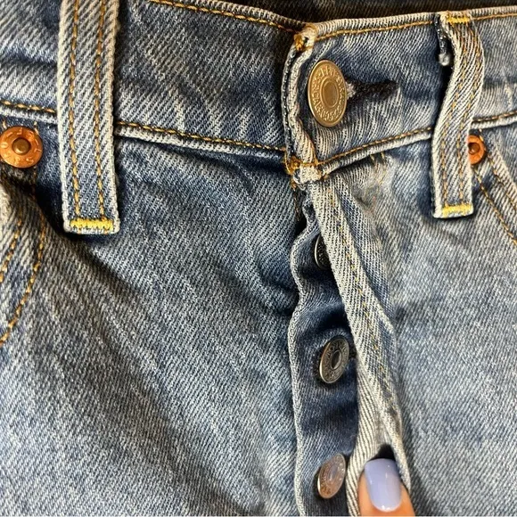 Levi’s Premium Denim Ribcage Buttonfly Shorts Size 27‎