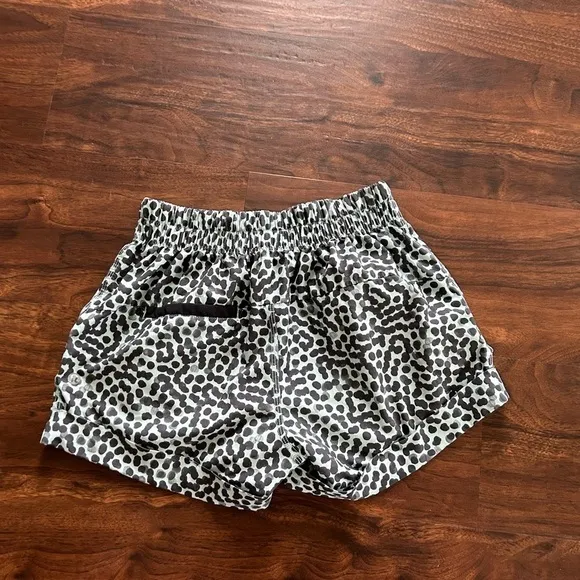 Lululemon Spring Break Away Short *4-way Stretch Ace Spot Tranquil Blue Black4