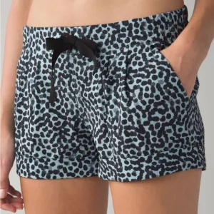 Lululemon Spring Break Away Short *4-way Stretch Ace Spot Tranquil Blue Black4