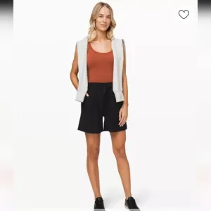 Lululemon Noir High-Rise Short 5.5 Sz6
