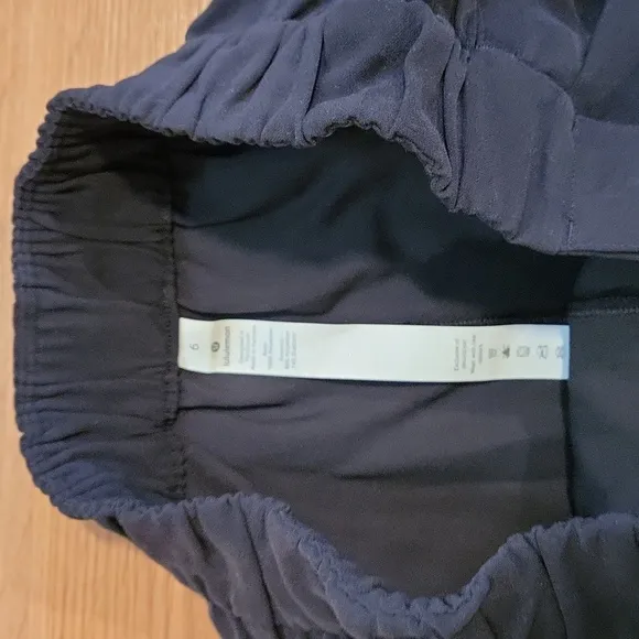 Lululemon Noir High-Rise Short 5.5 Sz6