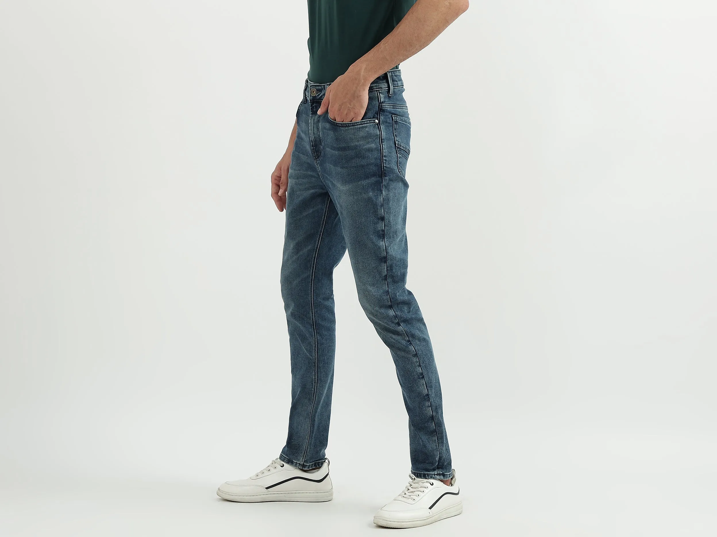 Men Solid Carrot Fit Jeans