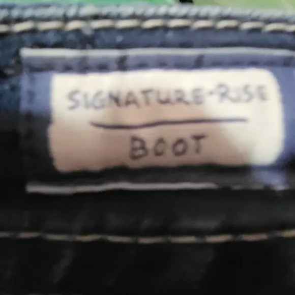 Miss Me 28Signature RiseStraight # The Buckle # Miss MeThe  rise in the je