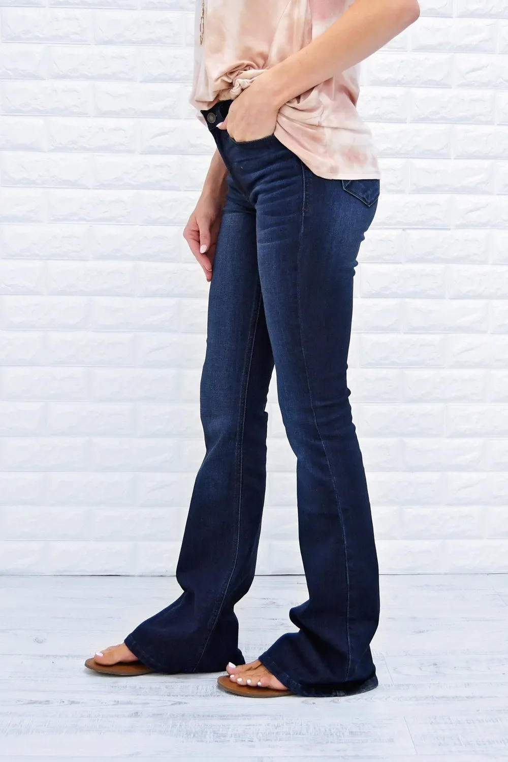 Must Have Dark Flare Jeans - Kan Can