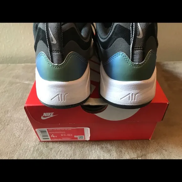 NIB - NIKE AIR MAX 200 20 (GS) Size 4Y