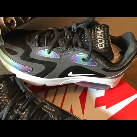 NIB - NIKE AIR MAX 200 20 (GS) Size 4Y