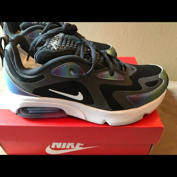 NIB - NIKE AIR MAX 200 20 (GS) Size 4Y
