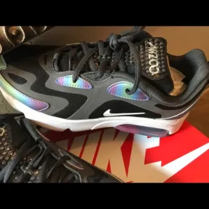 NIB - NIKE AIR MAX 200 20 (GS) Size 4Y