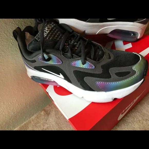 NIB - NIKE AIR MAX 200 20 (GS) Size 4Y