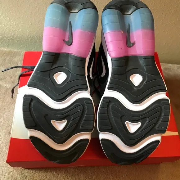 NIB - NIKE AIR MAX 200 20 (GS) Size 4Y