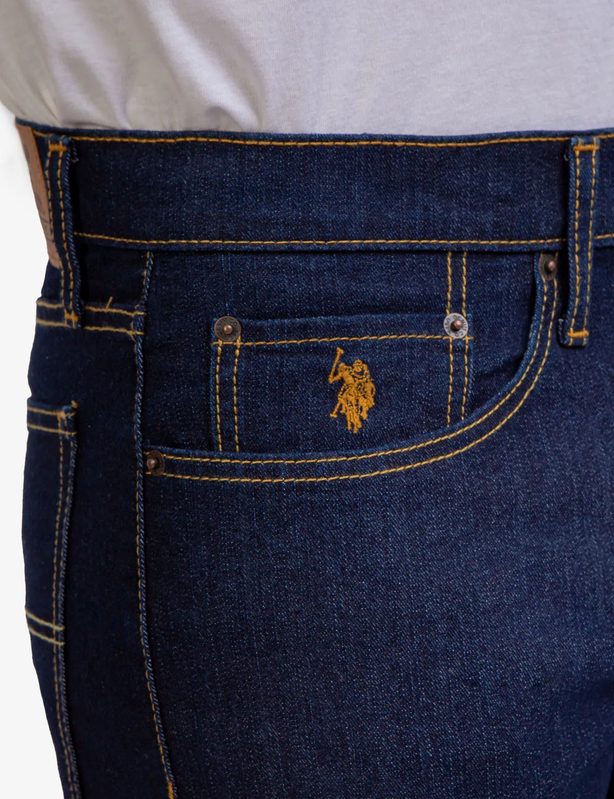 SLIM STRAIGHT FIT JEANS