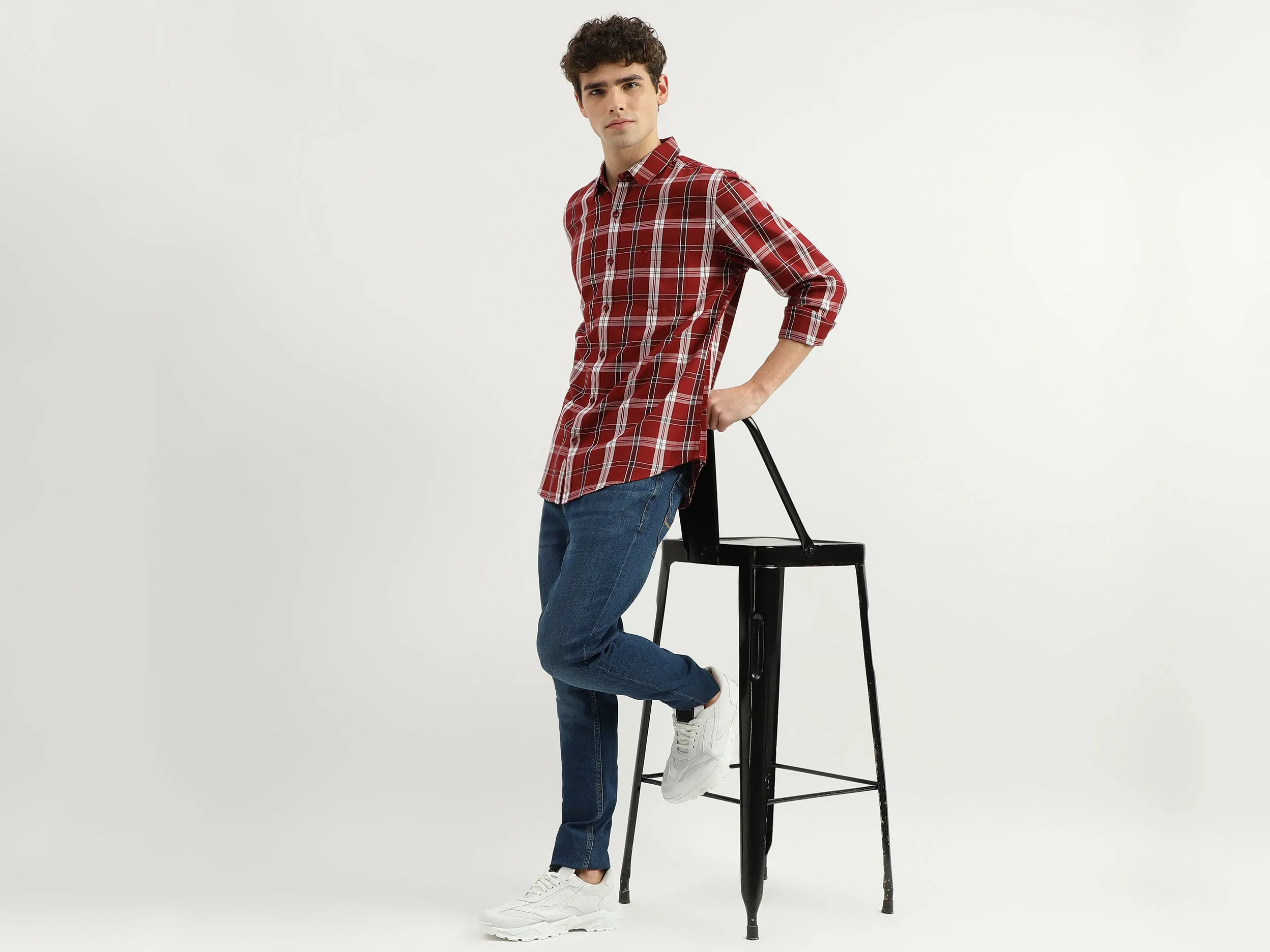 Solid Mid Rise Carrot Fit Jeans