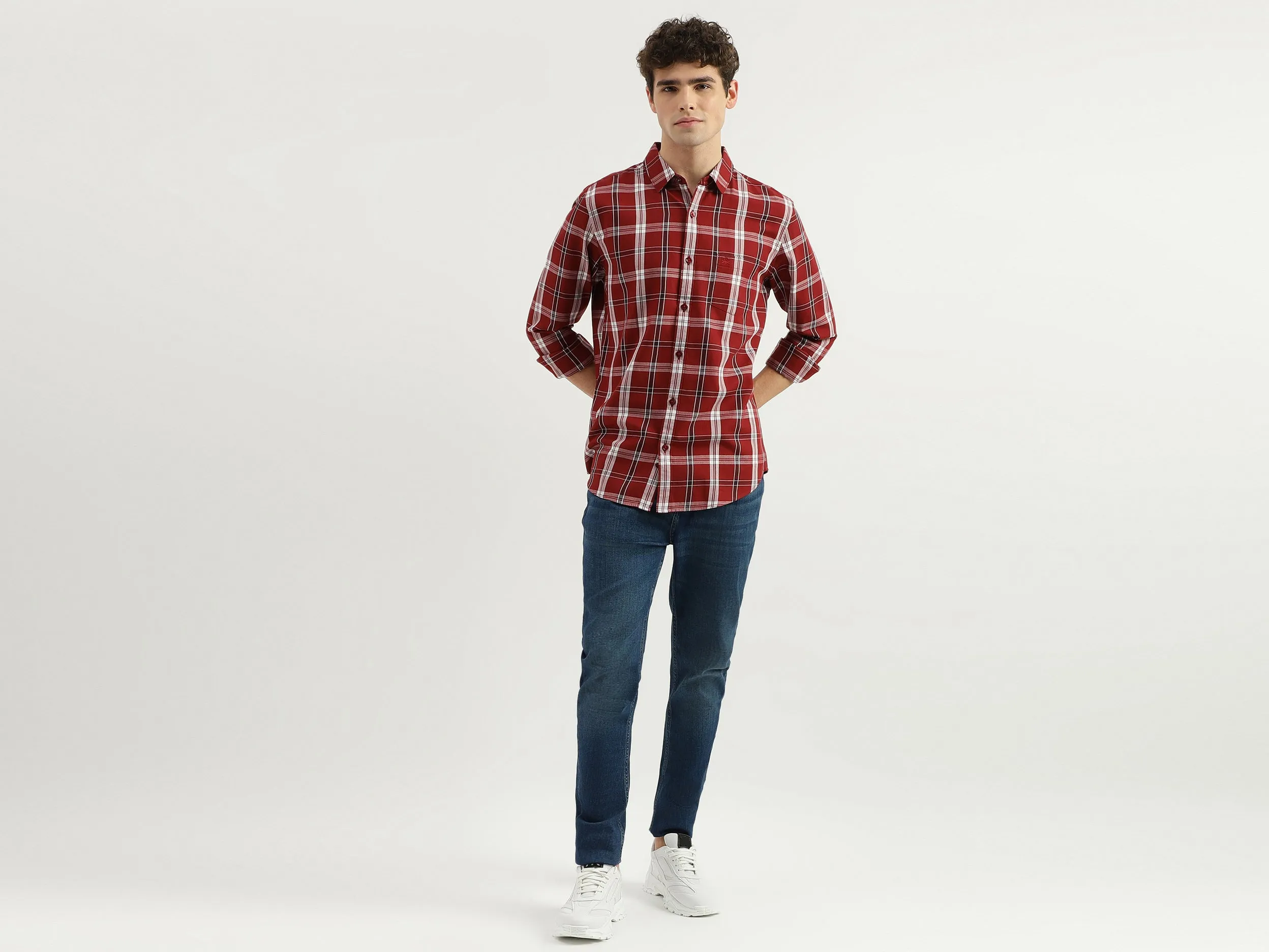 Solid Mid Rise Carrot Fit Jeans