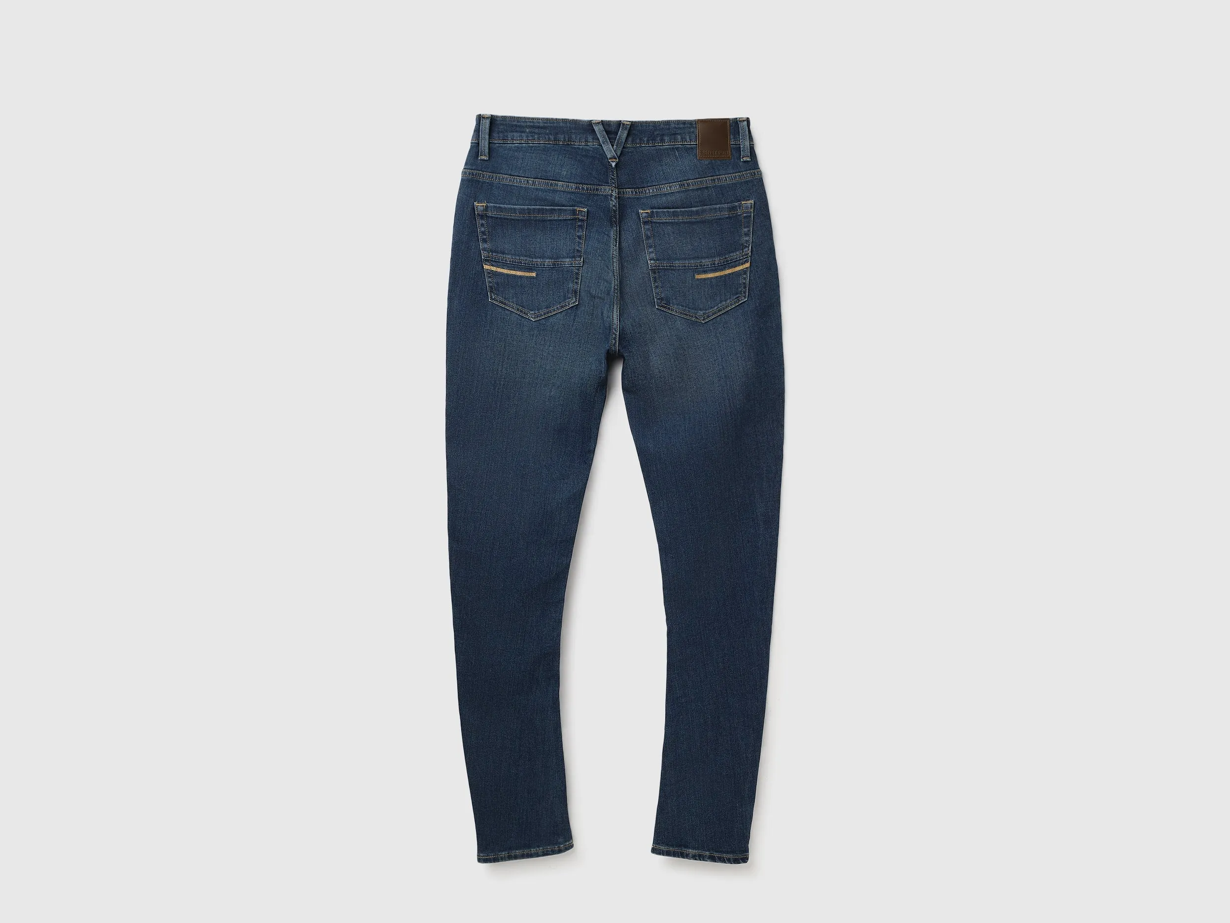 Solid Mid Rise Carrot Fit Jeans
