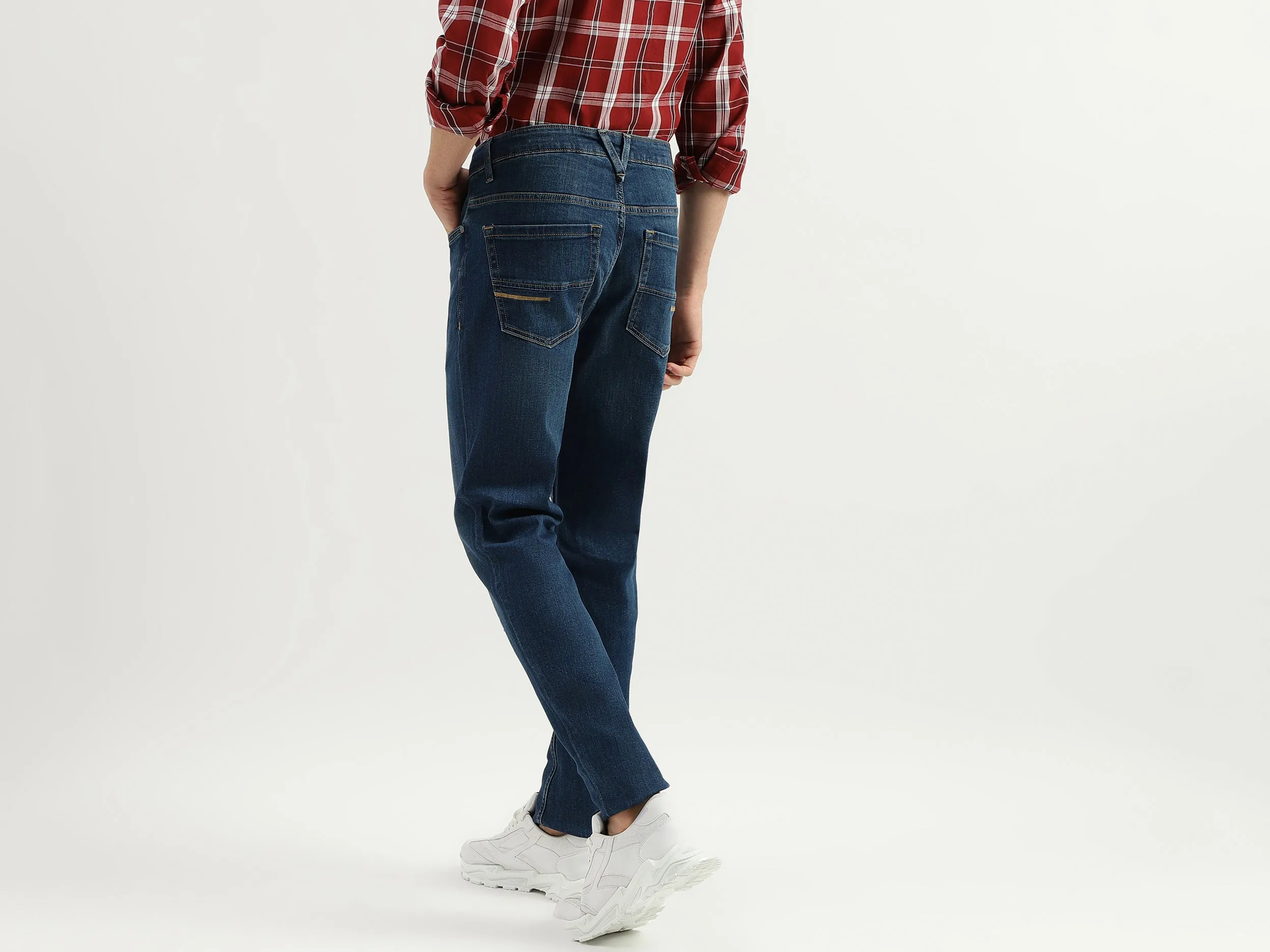 Solid Mid Rise Carrot Fit Jeans