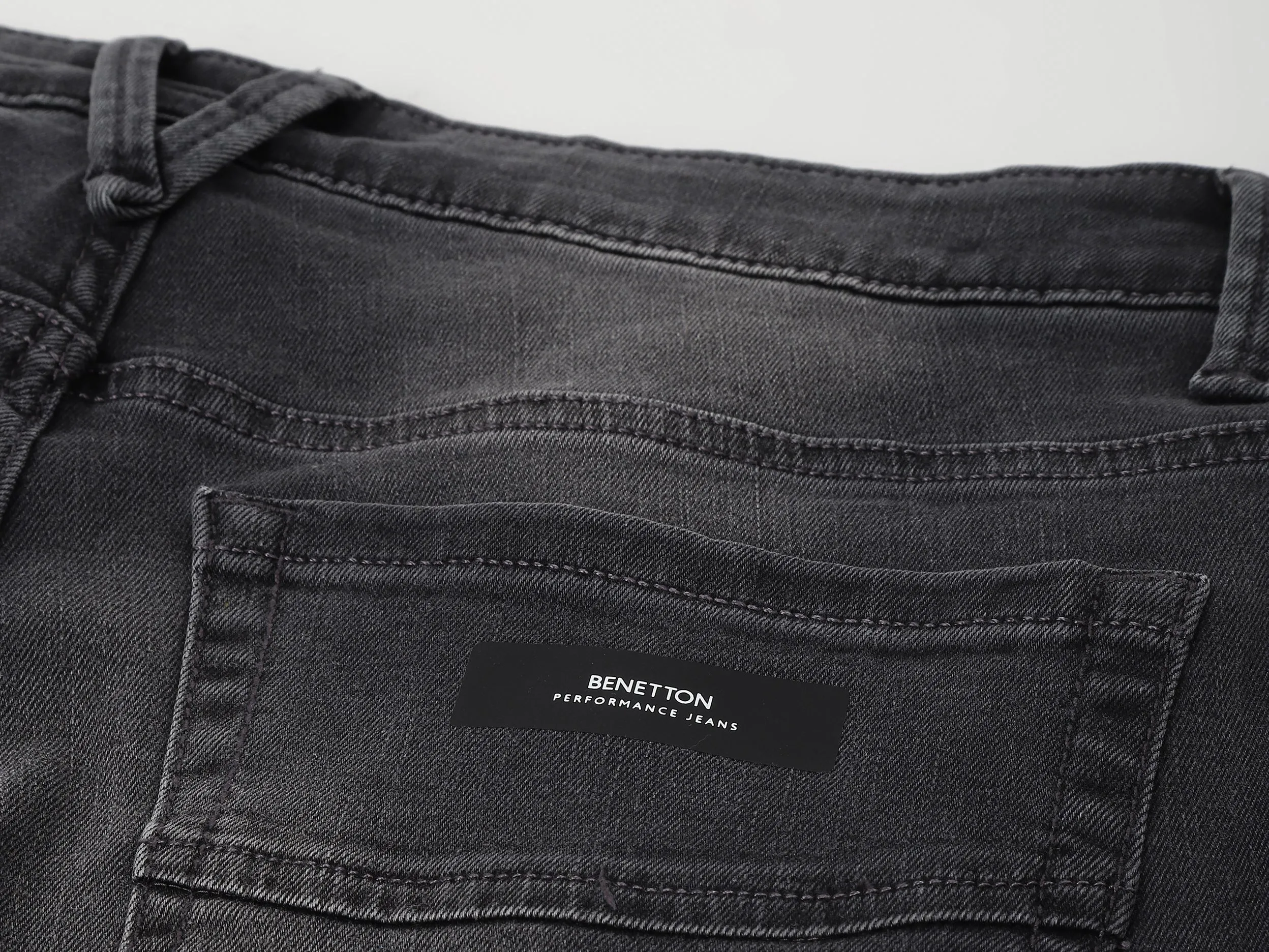 Solid Pattern Carrot Fit Jeans