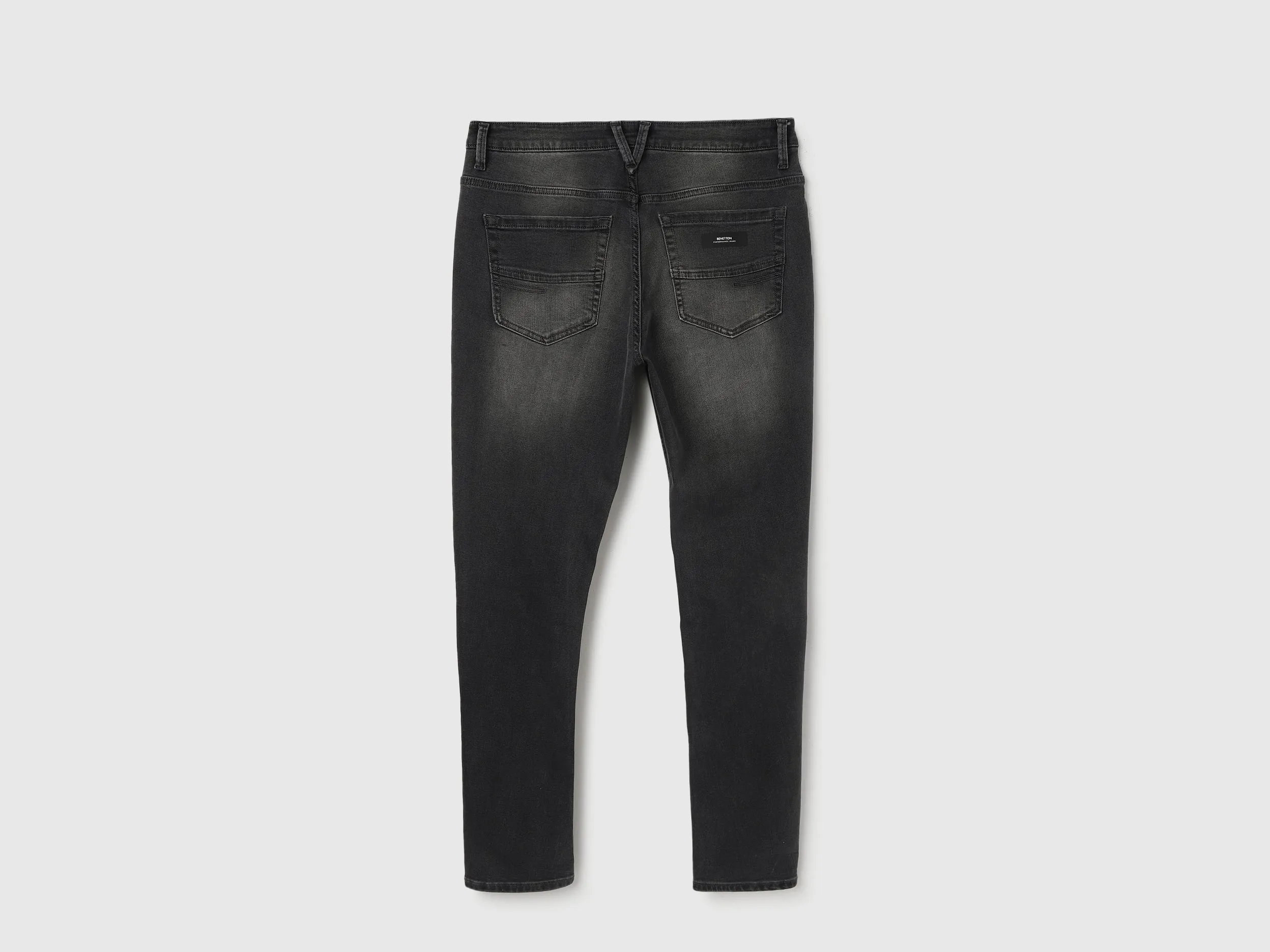 Solid Pattern Carrot Fit Jeans