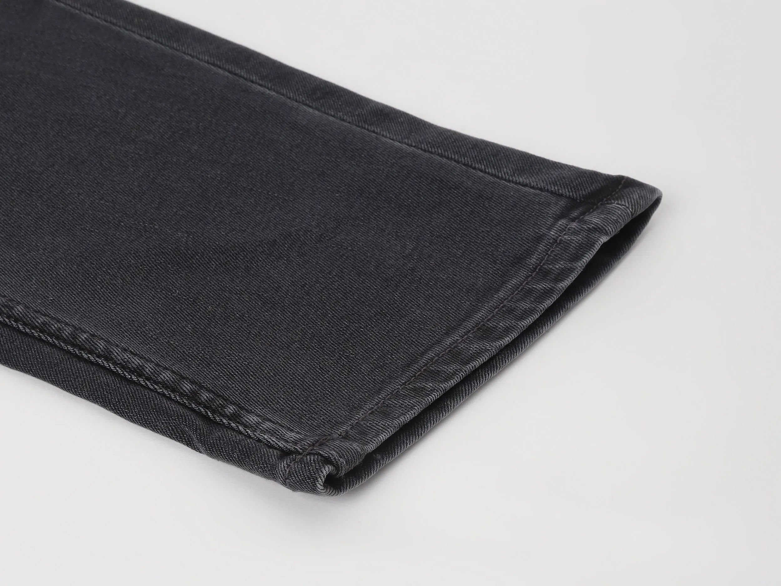 Solid Pattern Carrot Fit Jeans