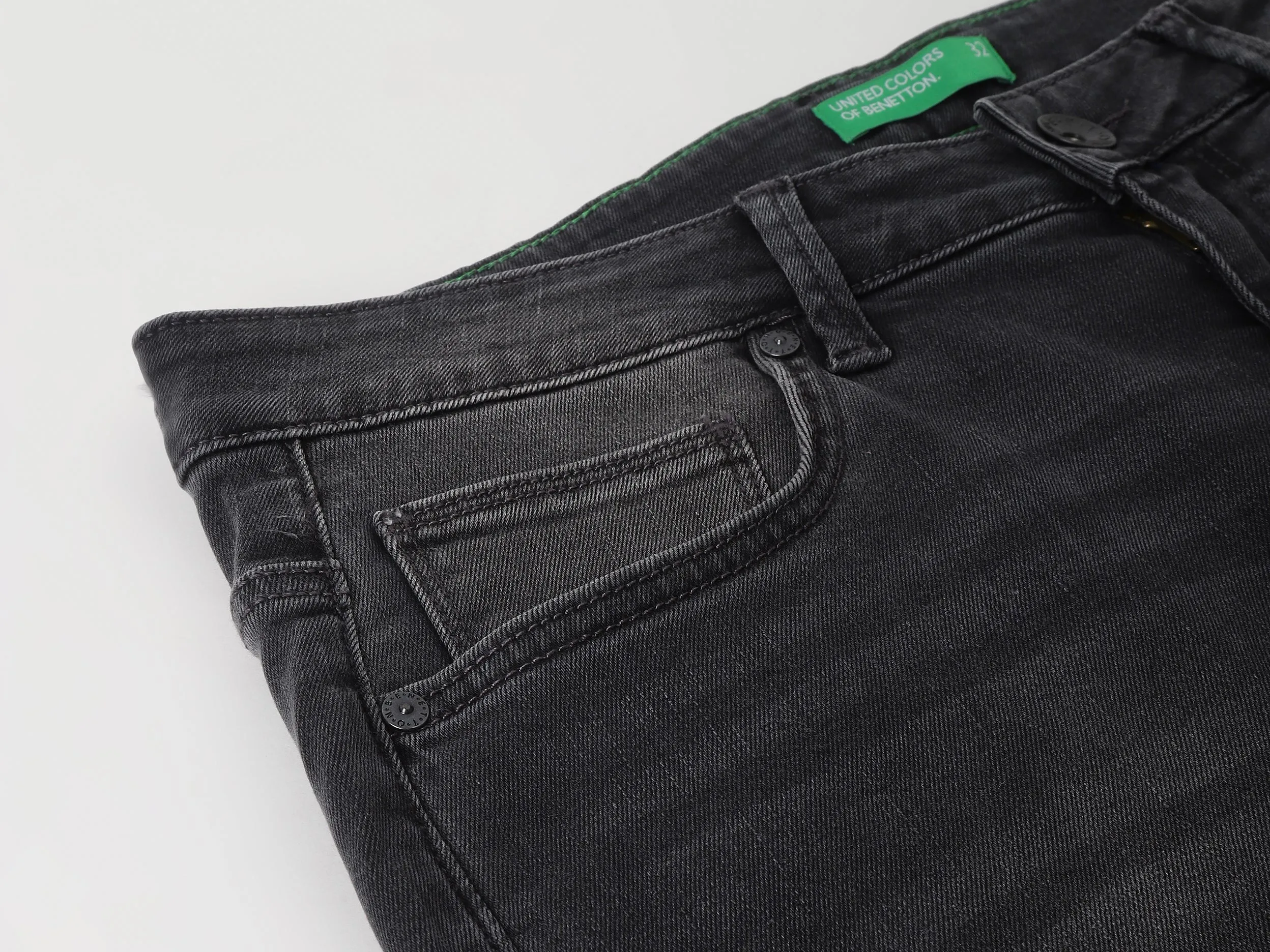 Solid Pattern Carrot Fit Jeans
