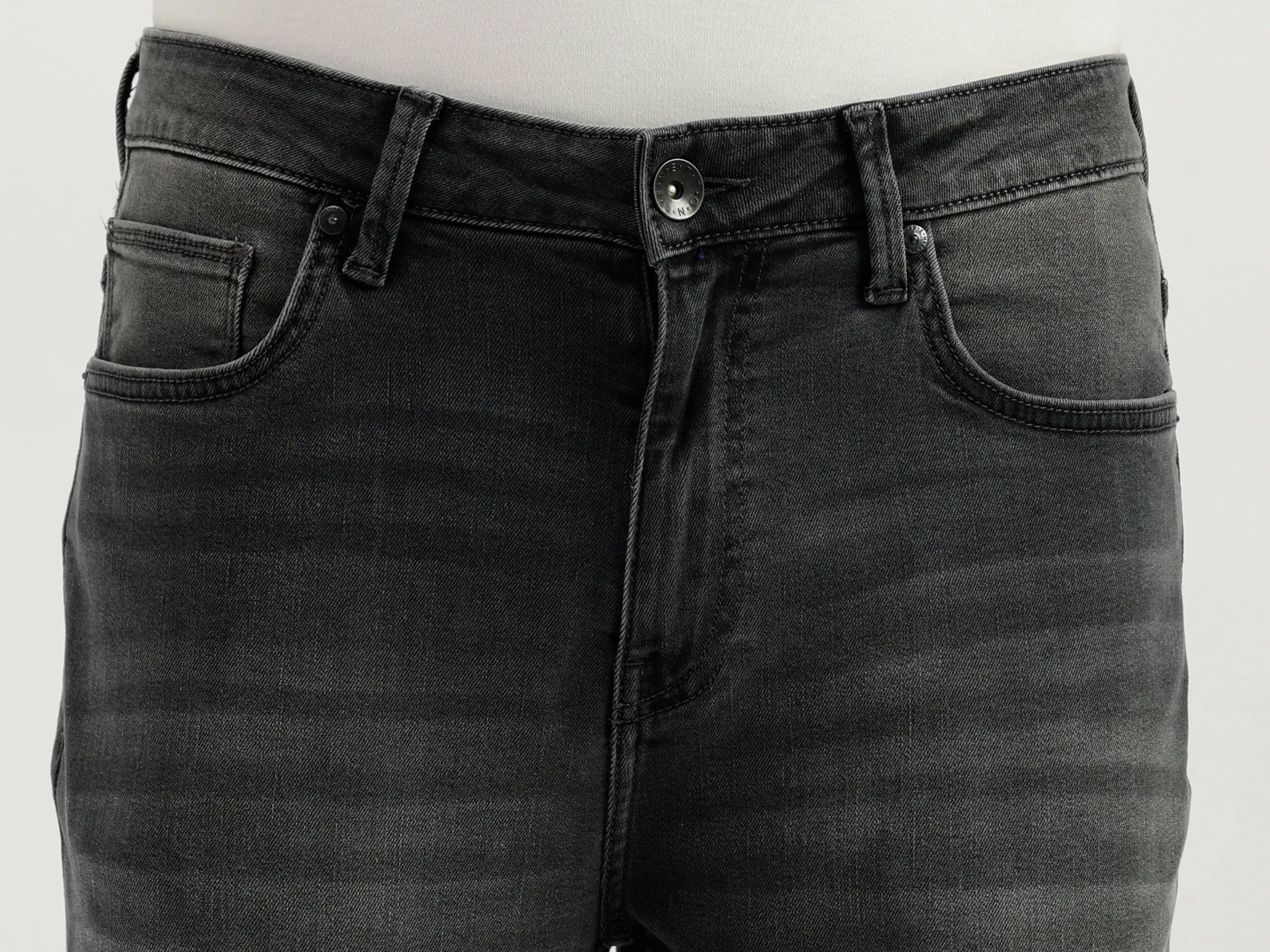Solid Pattern Carrot Fit Jeans