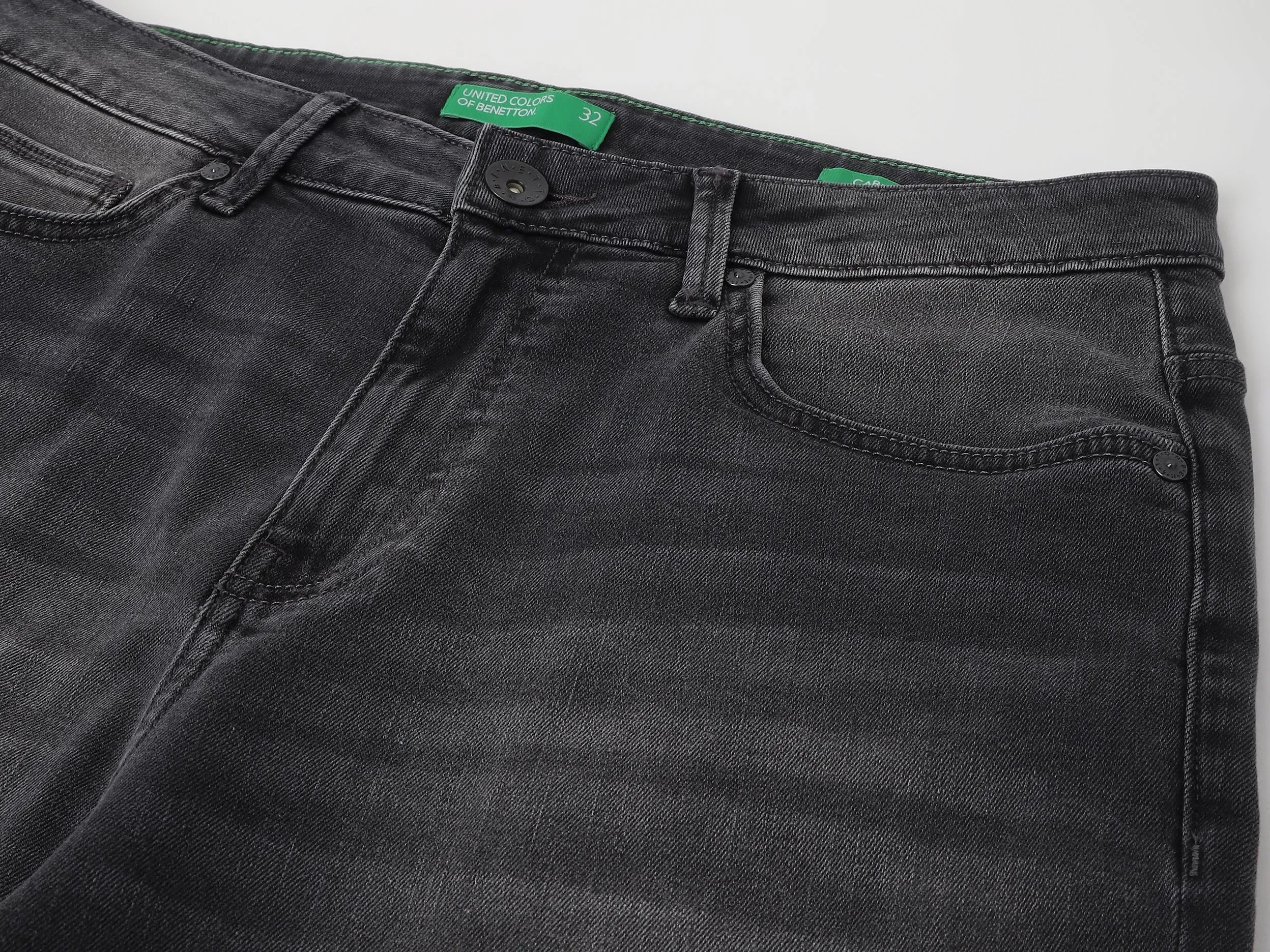 Solid Pattern Carrot Fit Jeans