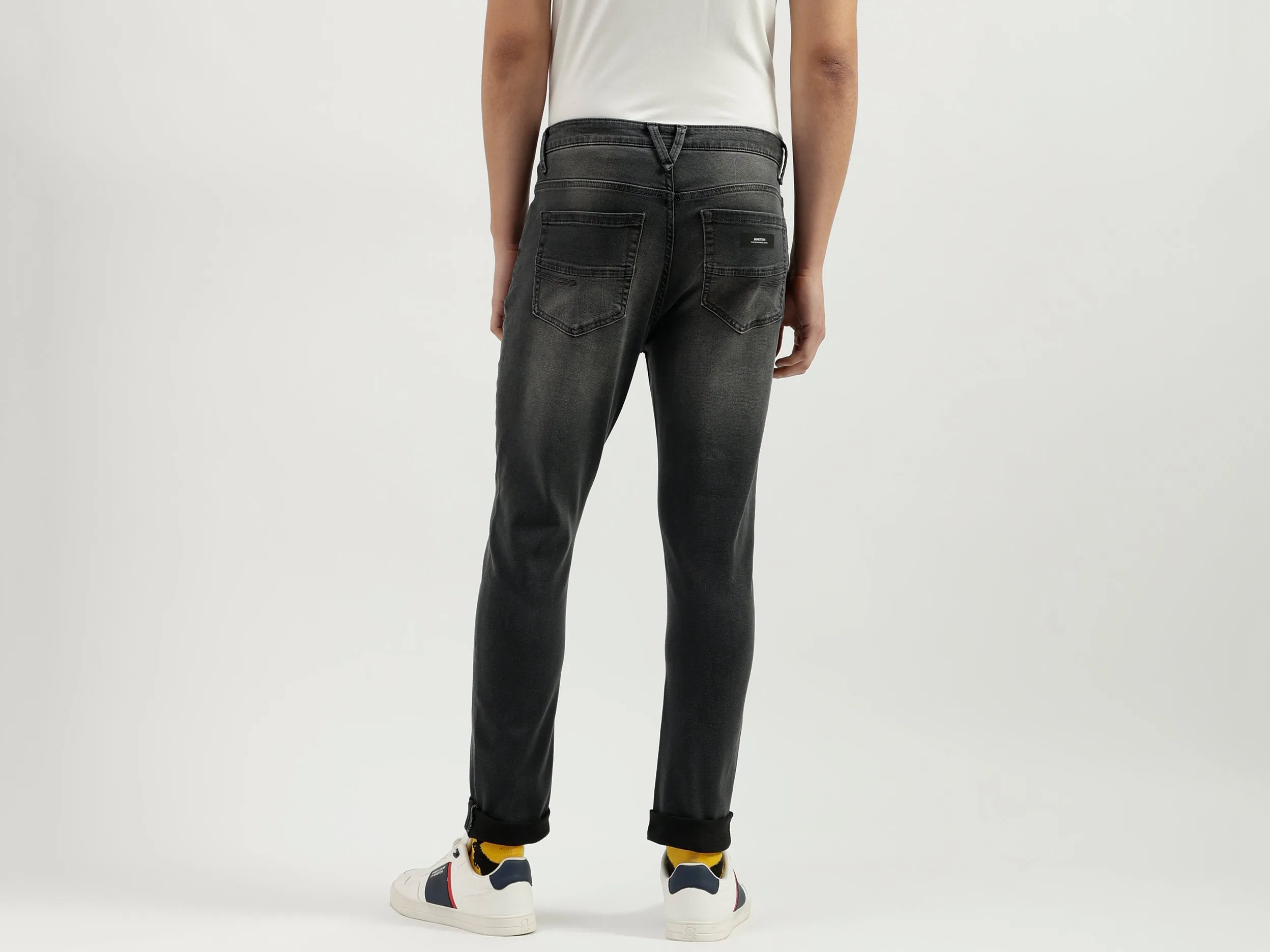 Solid Pattern Carrot Fit Jeans