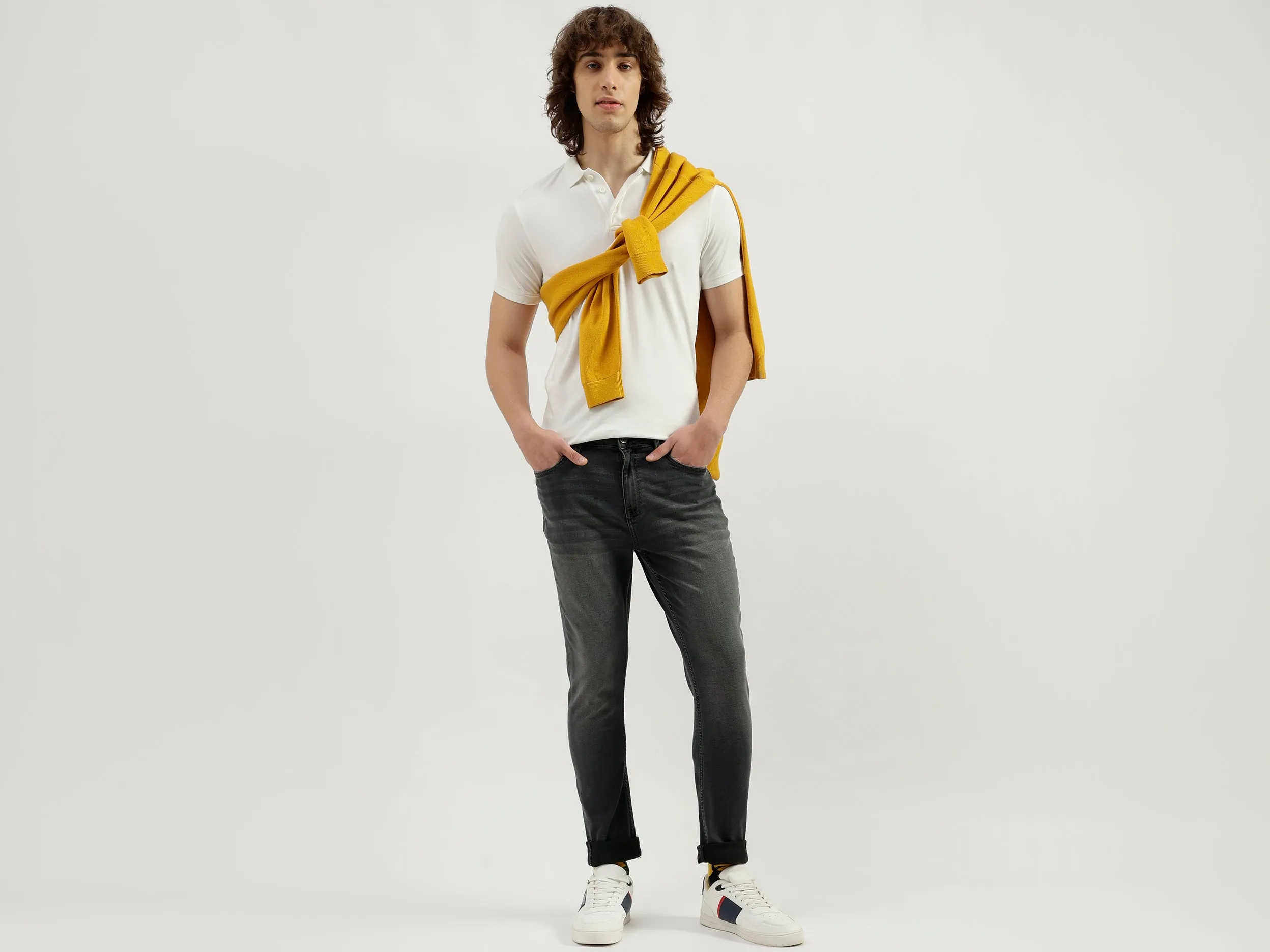 Solid Pattern Carrot Fit Jeans