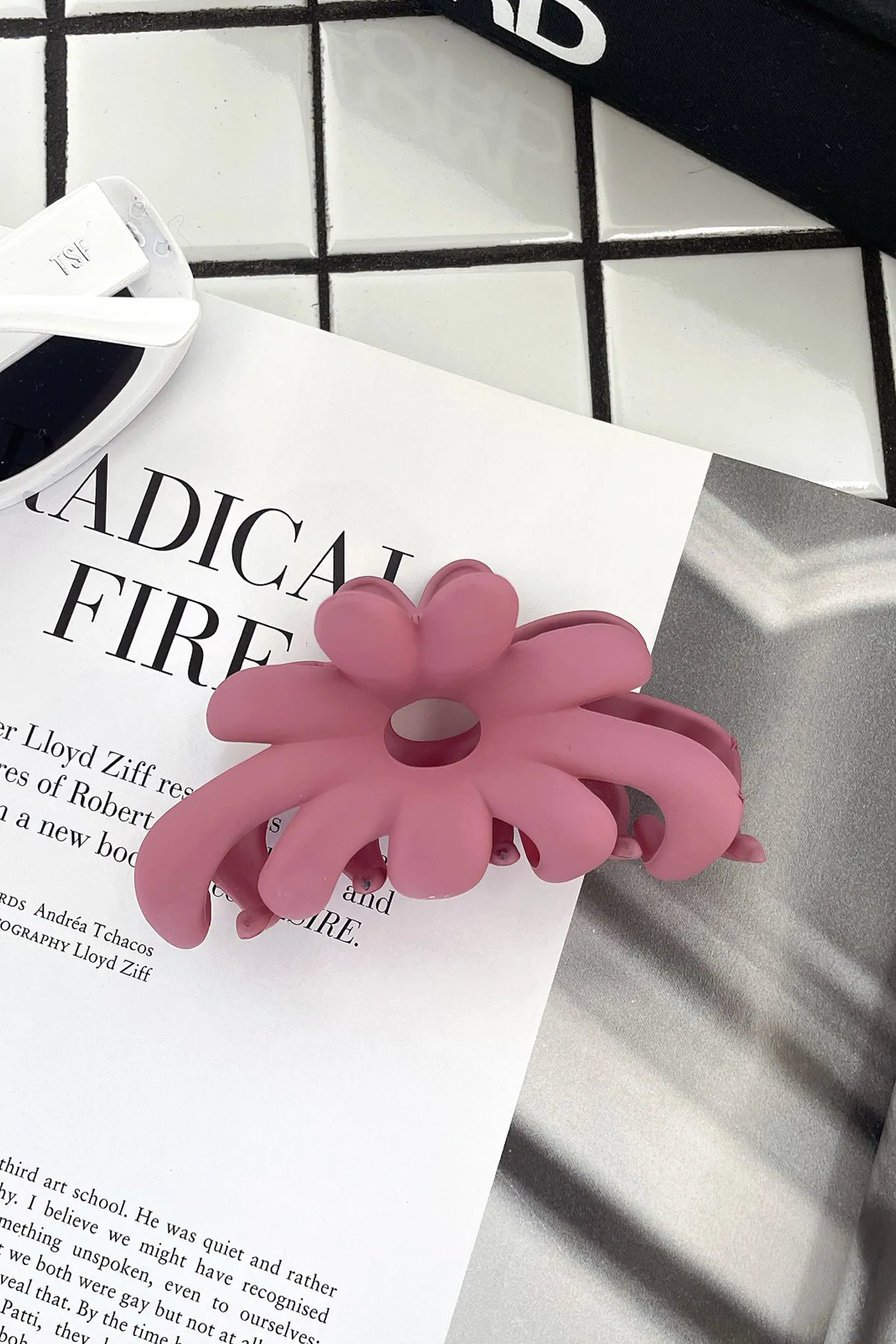Soni Claw Clip - Dusty Pink