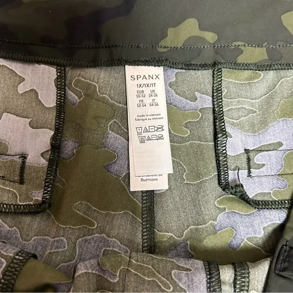 Spanx Green Camo Sunshine Shorts 6” Sz.1X