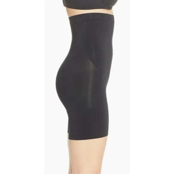 SPANX SPANXsculpt™ OnCore High Waist MidThigh Shorts ❤️NWT❤️IN STORES❤️