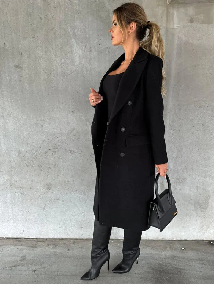 Women's winter coat with lapels - warmth with a fashionable touch